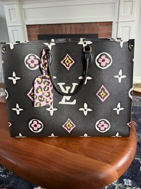 Louis Vuitton OnTheGo Tote Wild at Heart
Monogram Giant GM